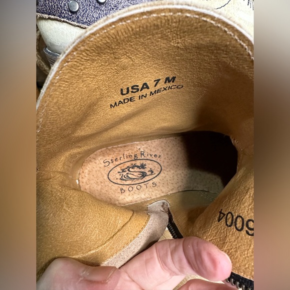 EUC Sterling River “American Flag” Distressed Creamy White/Red/Blue. Size 7 - Picture 10 of 13